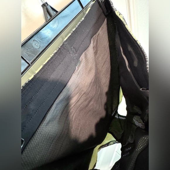 Lululemon Channel Cross Swim Short 5" Tropic Lemon Vibe Graphite Grey Men’s Sz M - Picture 10 of 15